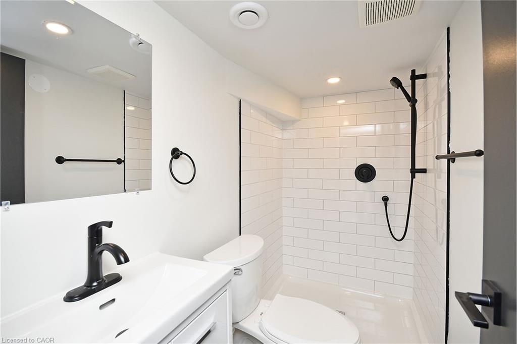 47 Emerald Street N Property Photo 7