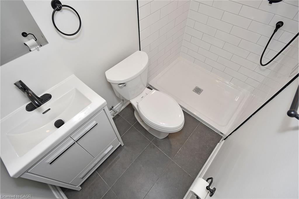 47 Emerald Street N Property Photo 8