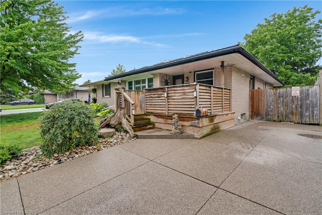83 Kimberly Crescent Property Photo 3