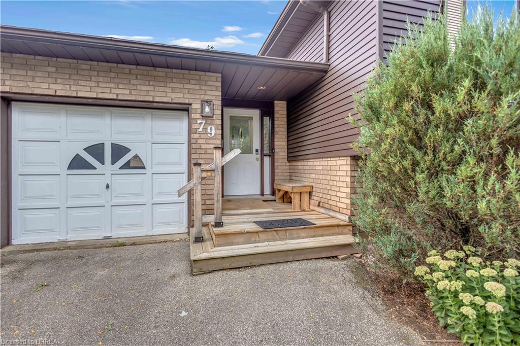 79 Hobart Crescent Property Photo 2