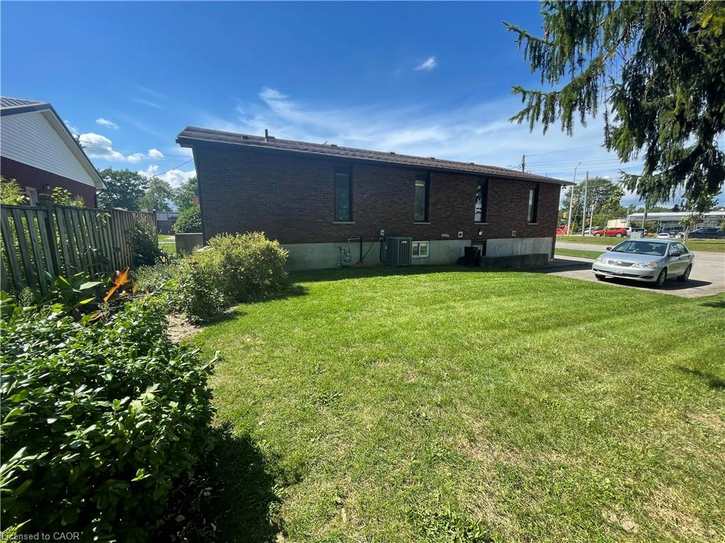 6453 Hamlyn Street Property Photo 3