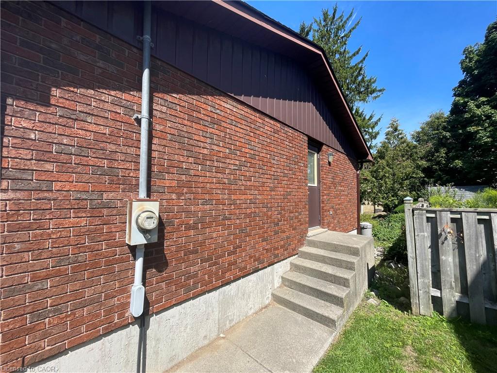 6453 Hamlyn Street Property Photo 4