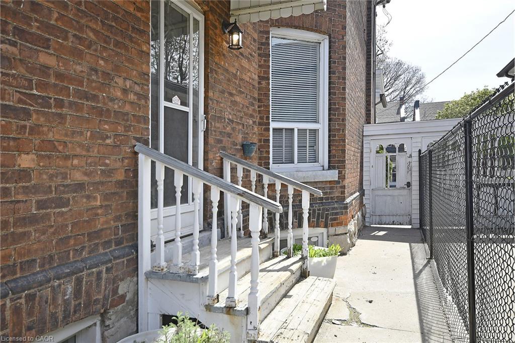 47 Emerald Street N Property Photo 2
