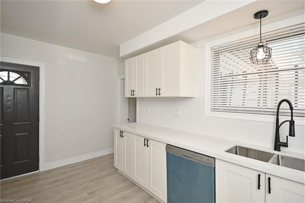 47 Emerald Street N Property Photo 3