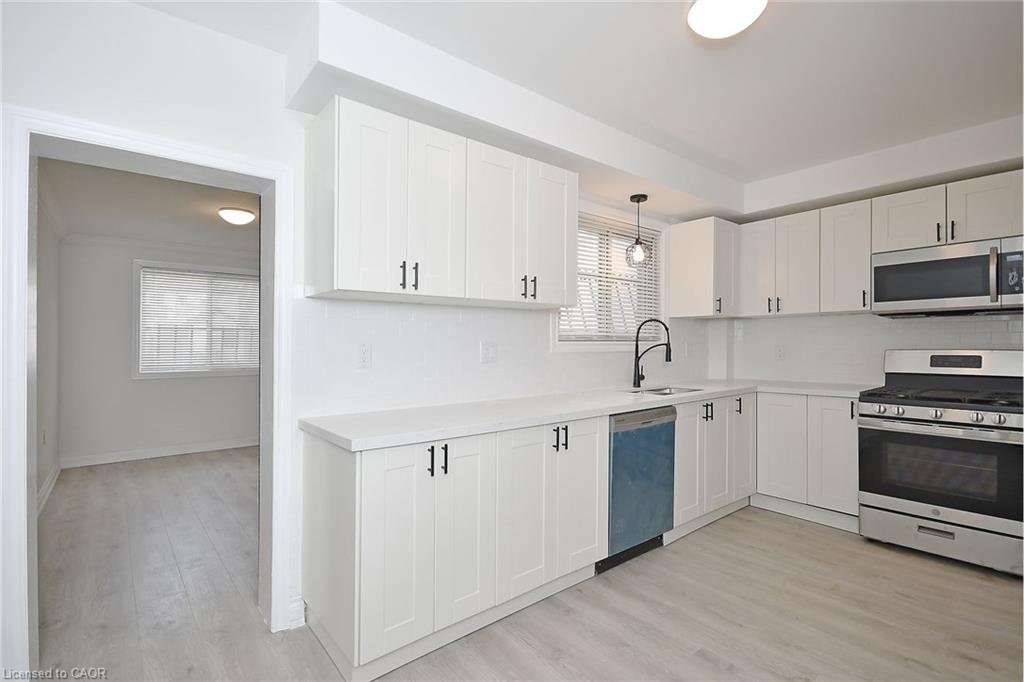 47 Emerald Street N Property Photo 4