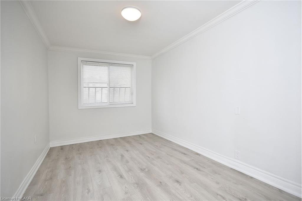 47 Emerald Street N Property Photo 5