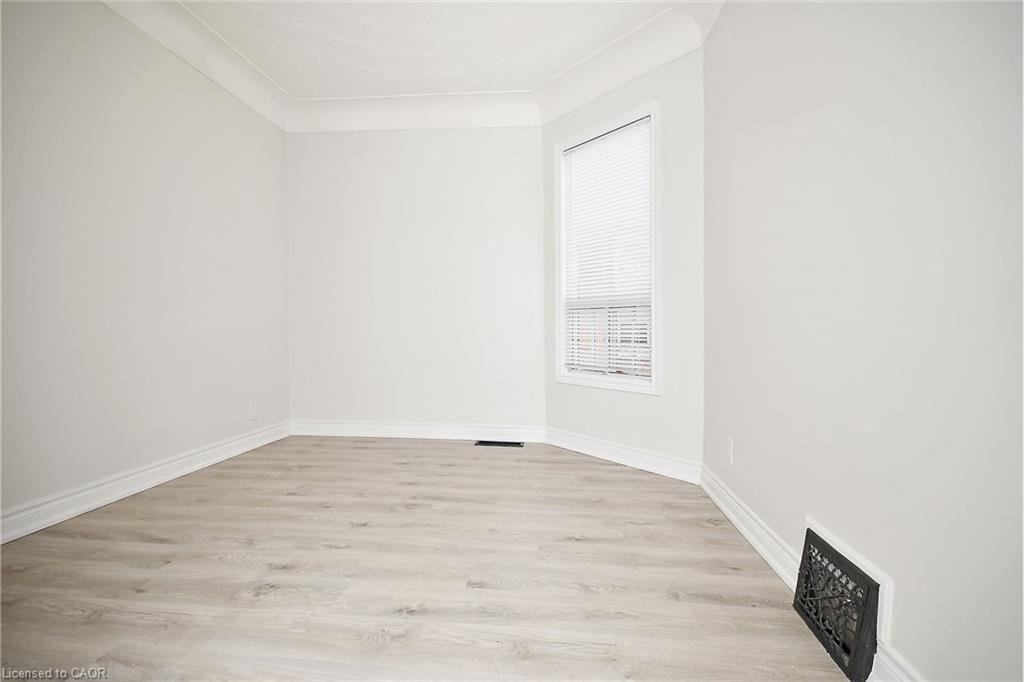 47 Emerald Street N Property Photo 6