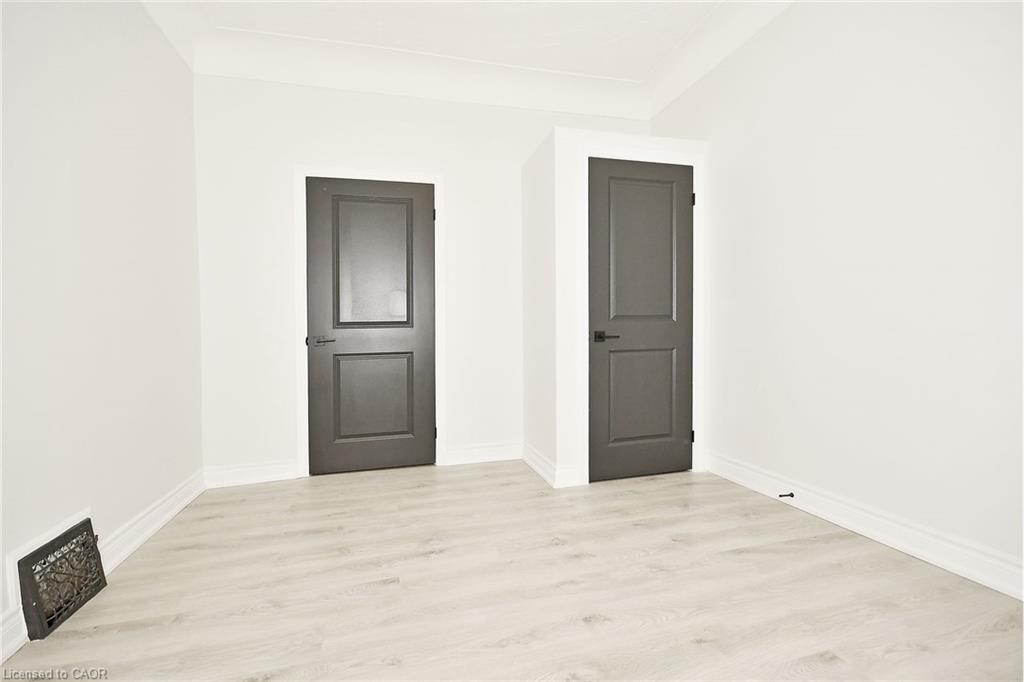 47 Emerald Street N Property Photo 7