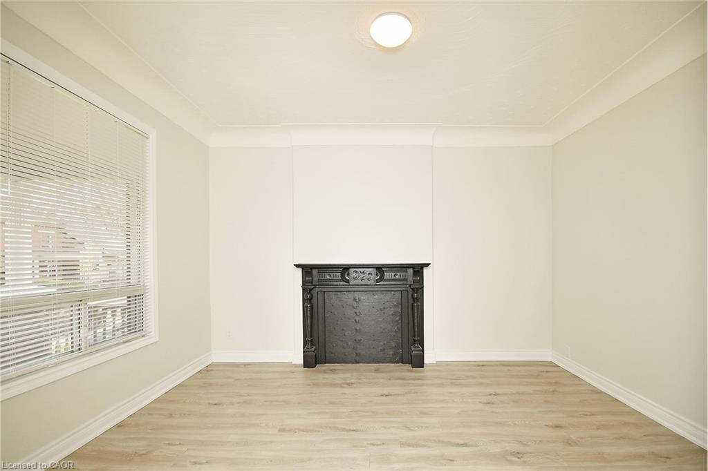 47 Emerald Street N Property Photo 8