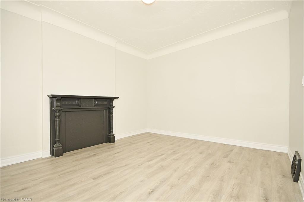 47 Emerald Street N Property Photo 9