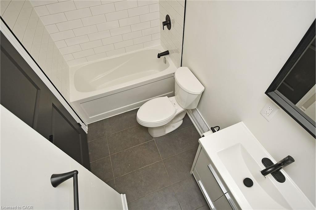 47 Emerald Street N Property Photo 11