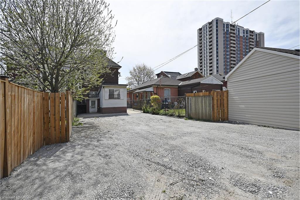 47 Emerald Street N Property Photo 12