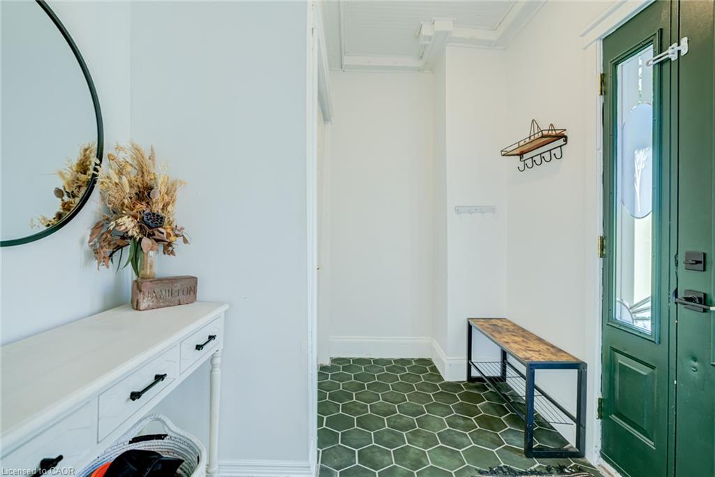 175 Rosslyn Avenue S Property Photo 6