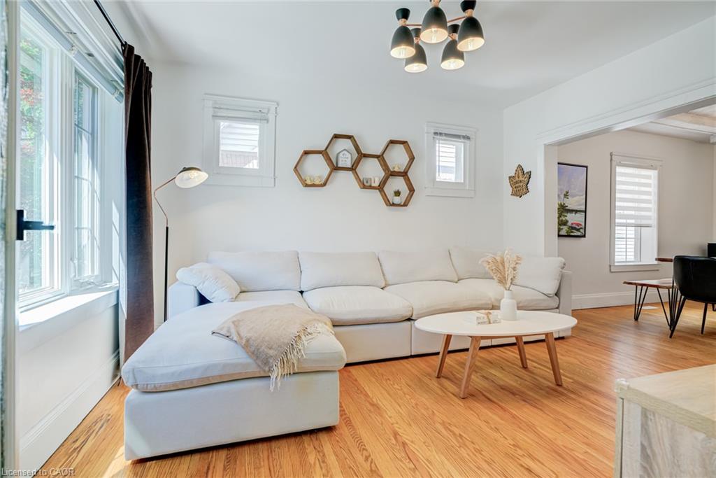 175 Rosslyn Avenue S Property Photo 8