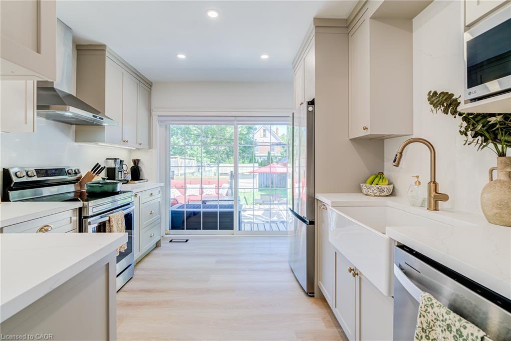175 Rosslyn Avenue S Property Photo 14
