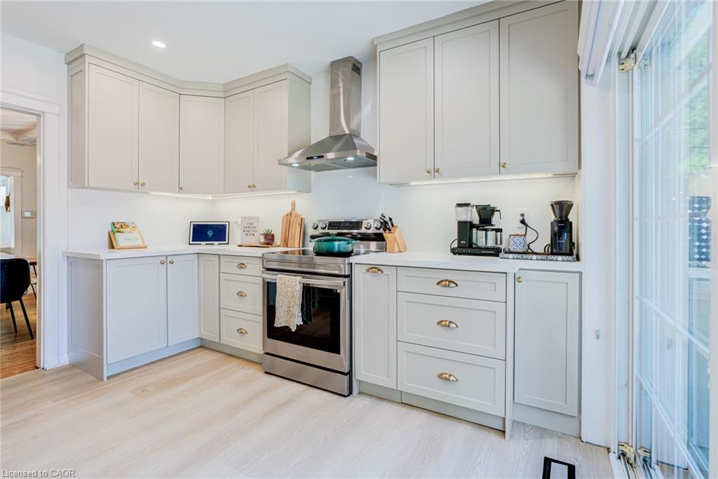175 Rosslyn Avenue S Property Photo 17