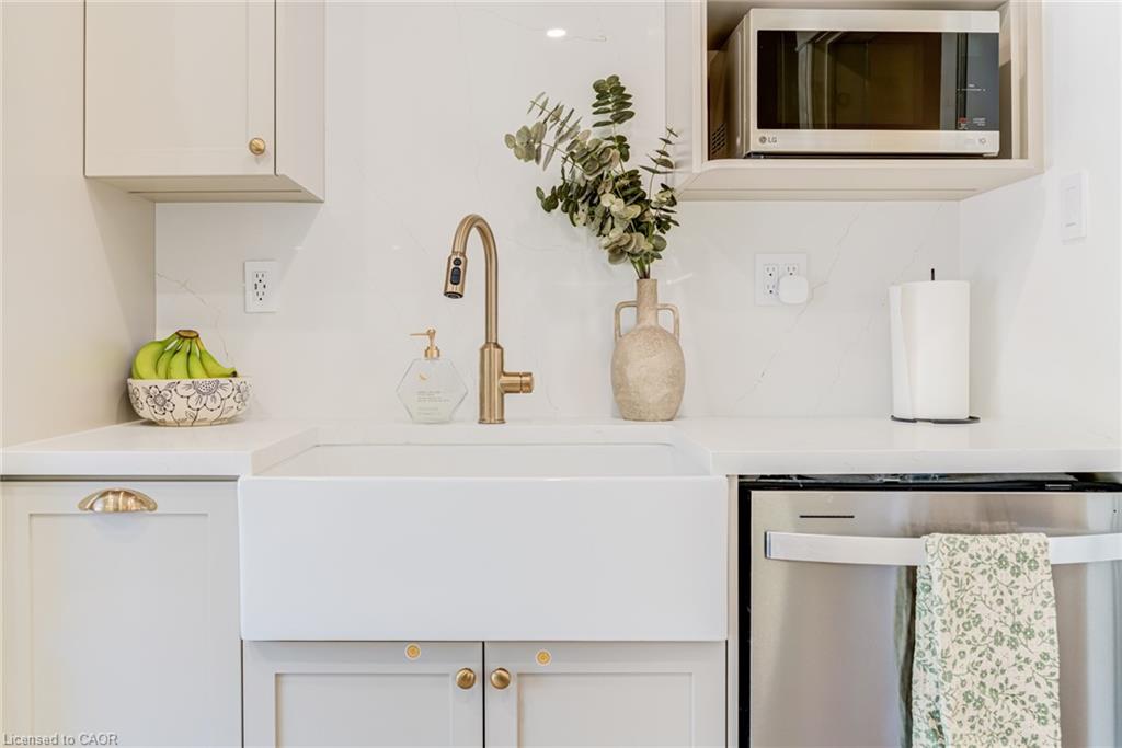 175 Rosslyn Avenue S Property Photo 19