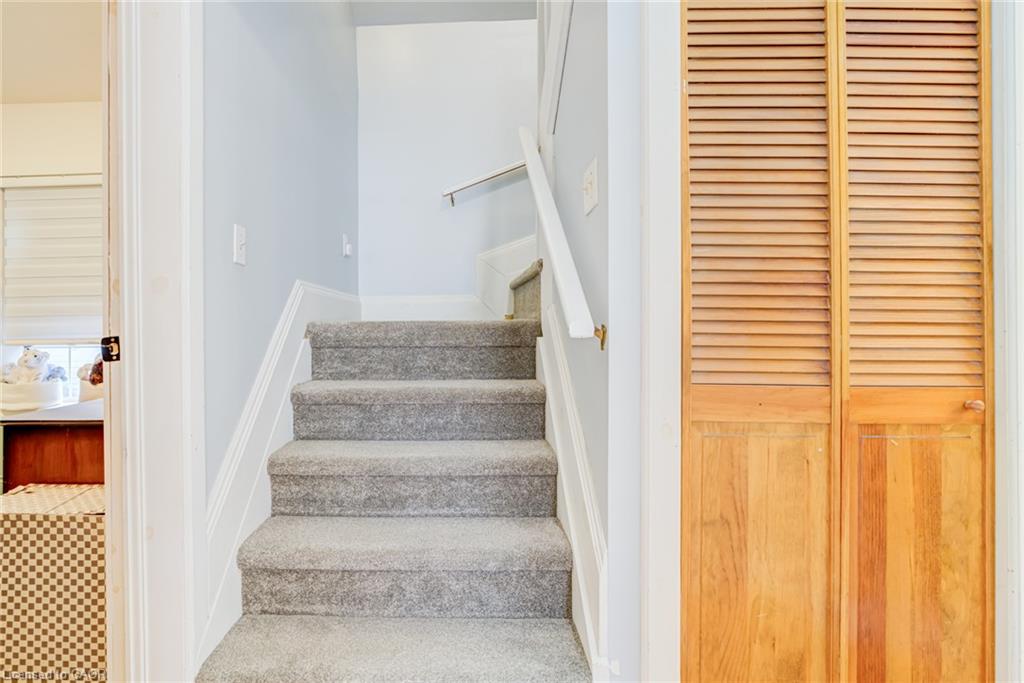 175 Rosslyn Avenue S Property Photo 26
