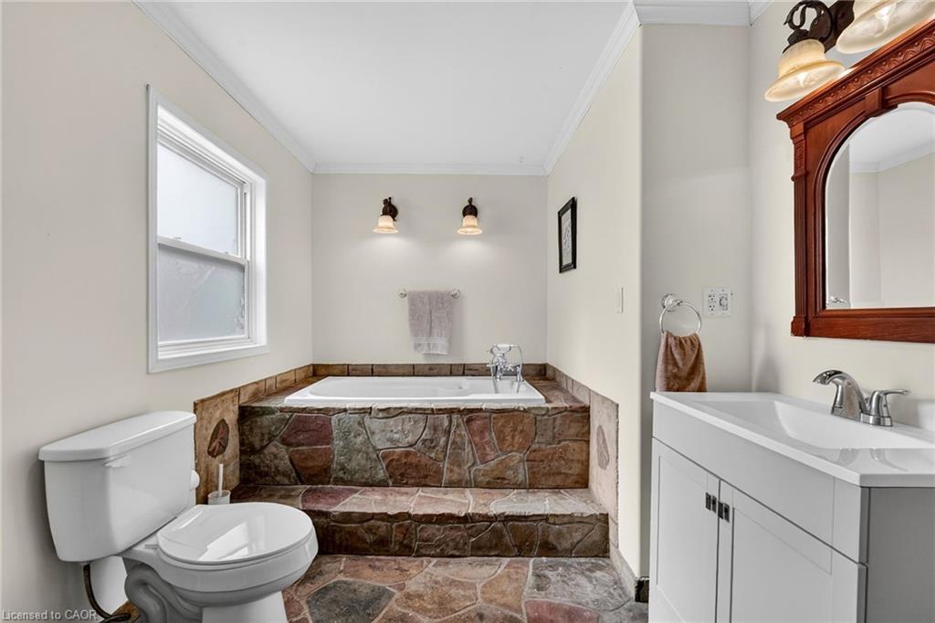122 South Cayuga Street W Property Photo 34
