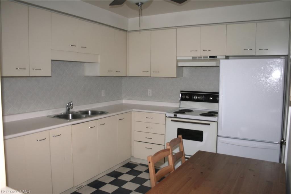 312-565 Greenfield Avenue Property Photo 4