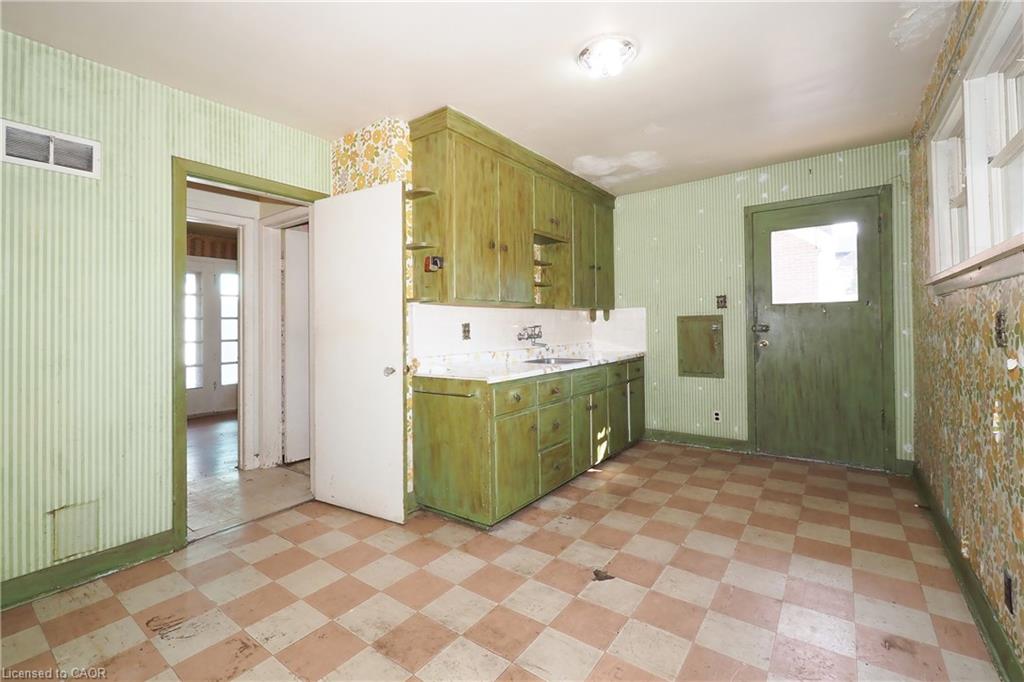 12 Oakwood Avenue Property Photo 9
