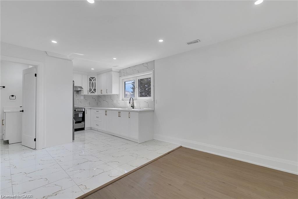 2-581 Lancaster Street W Property Photo 7