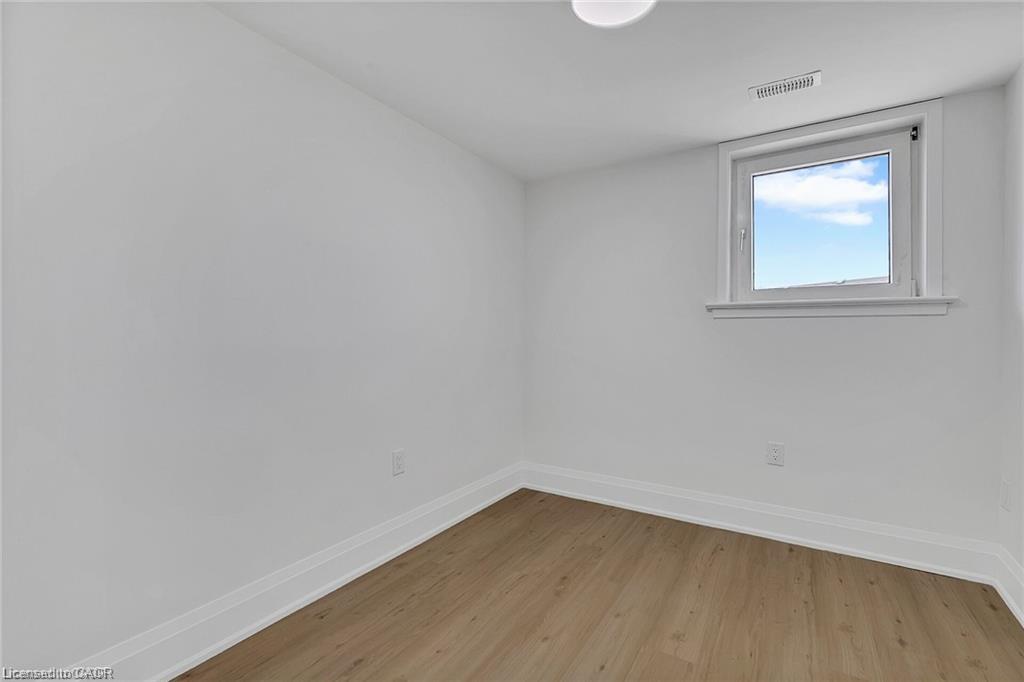 2-581 Lancaster Street W Property Photo 11
