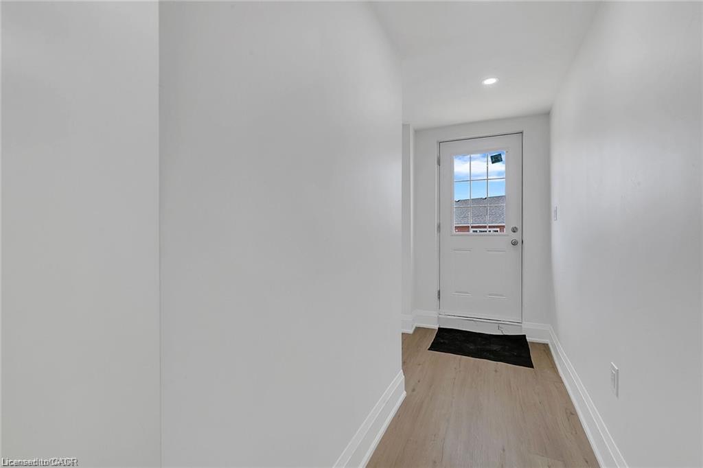 2-581 Lancaster Street W Property Photo 13