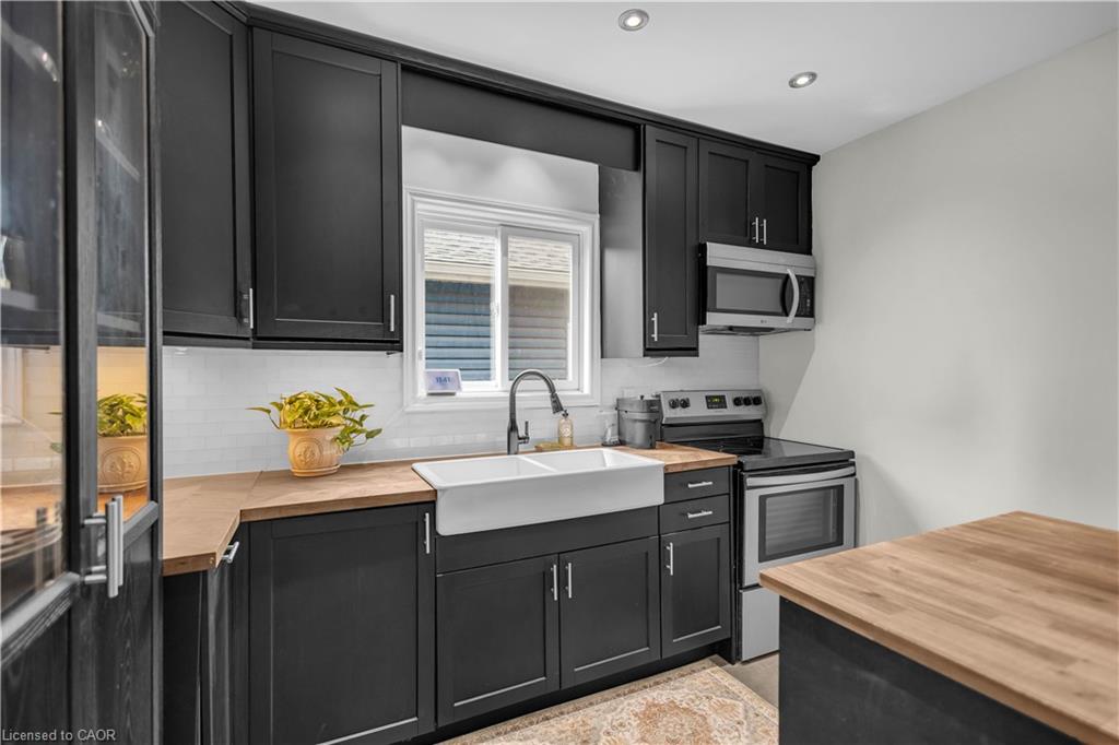 16 Wexford Avenue N Property Photo 10