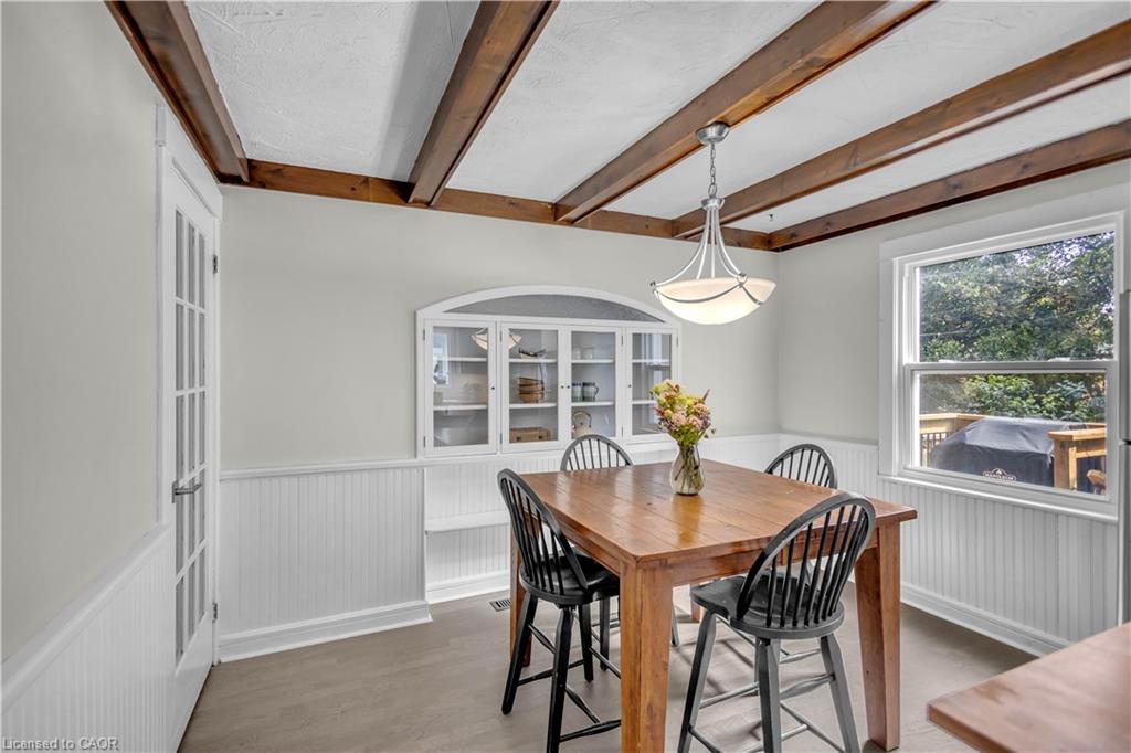 16 Wexford Avenue N Property Photo 12