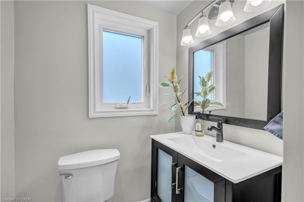 16 Wexford Avenue N Property Photo 14