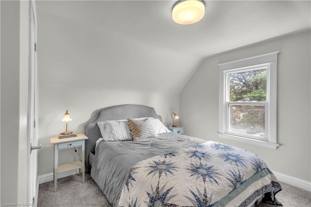 16 Wexford Avenue N Property Photo 15