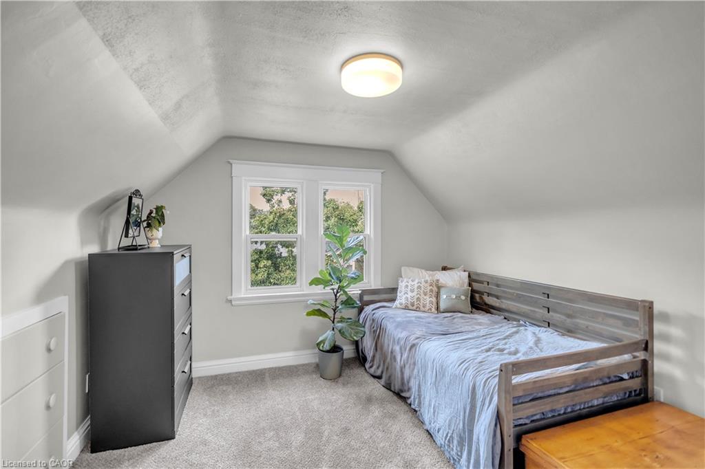 16 Wexford Avenue N Property Photo 16