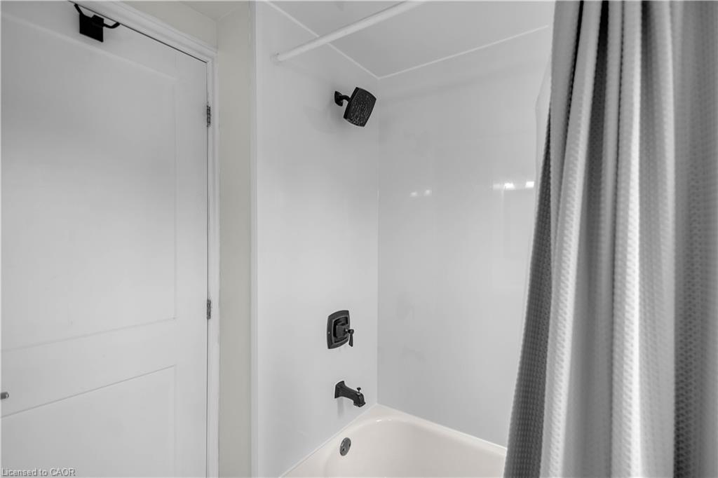 16 Wexford Avenue N Property Photo 18