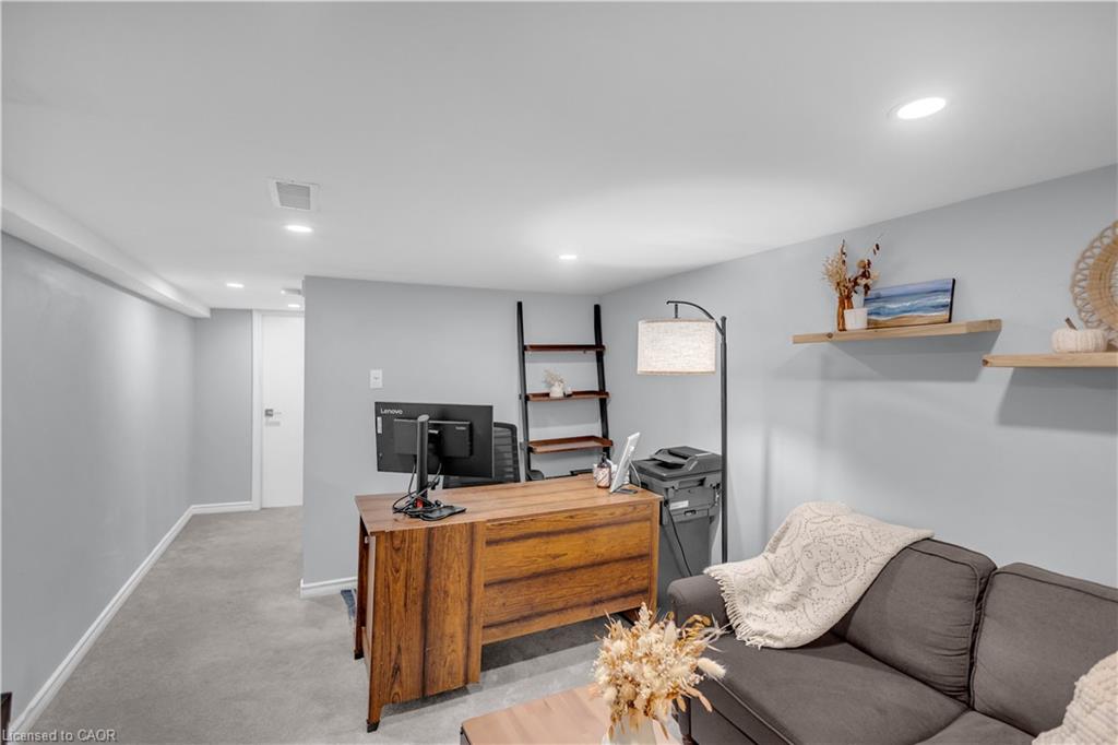 16 Wexford Avenue N Property Photo 20