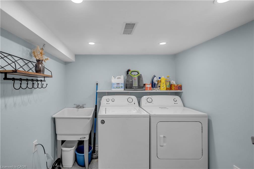 16 Wexford Avenue N Property Photo 21