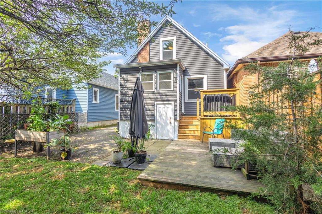 16 Wexford Avenue N Property Photo 22