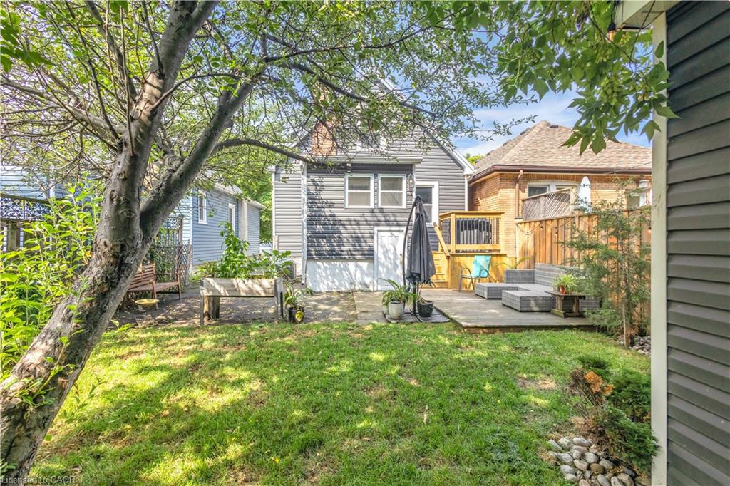 16 Wexford Avenue N Property Photo 23