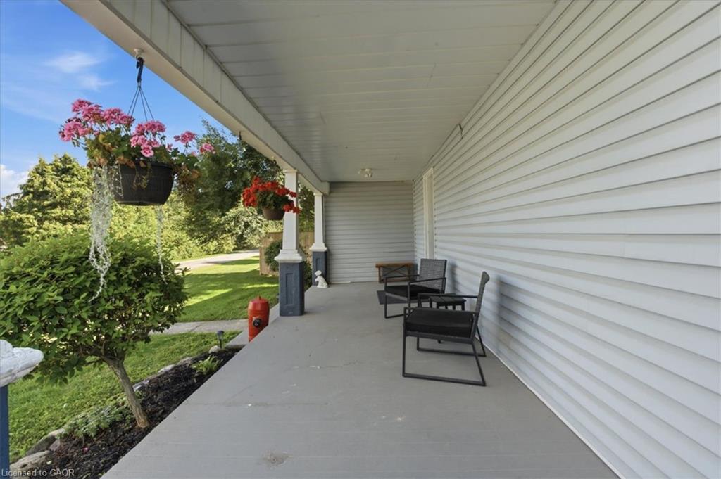 3 Queen Street S Property Photo 8