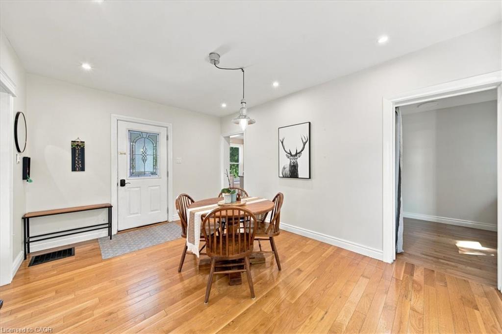 3 Queen Street S Property Photo 11