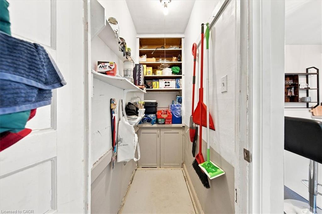 3 Queen Street S Property Photo 18