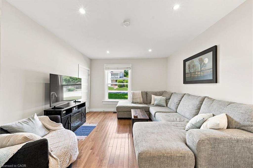 3 Queen Street S Property Photo 19