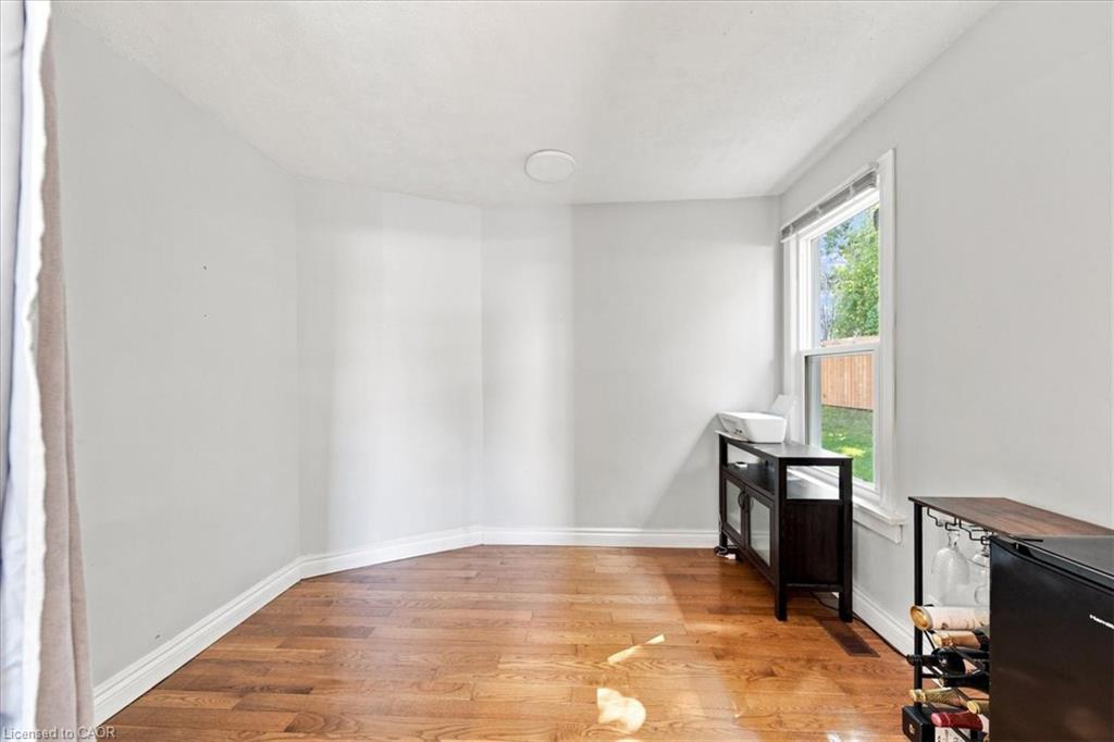 3 Queen Street S Property Photo 21