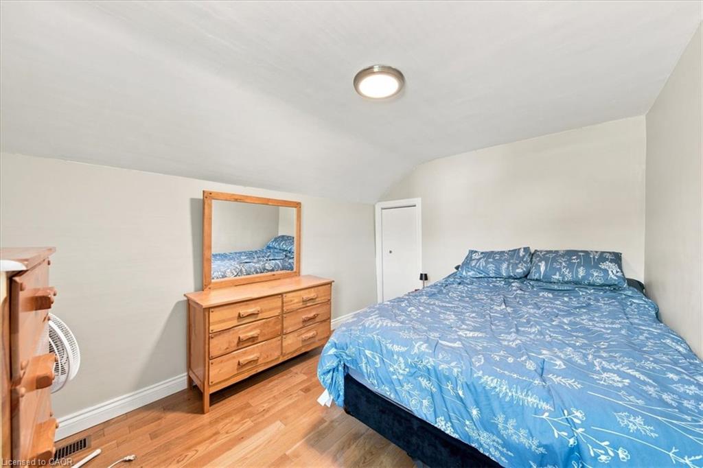 3 Queen Street S Property Photo 25