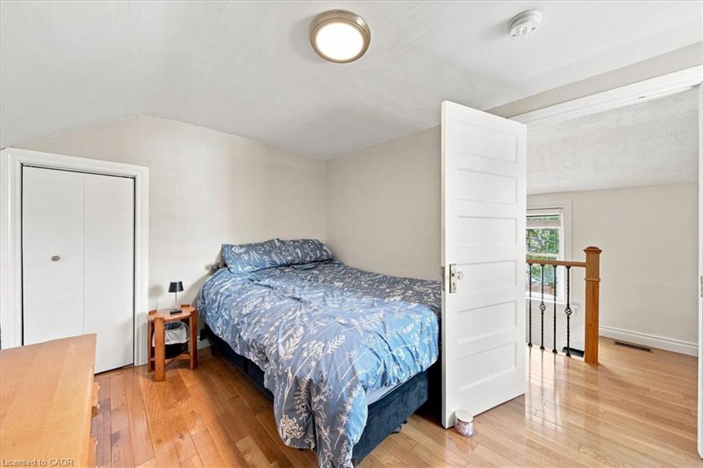 3 Queen Street S Property Photo 26