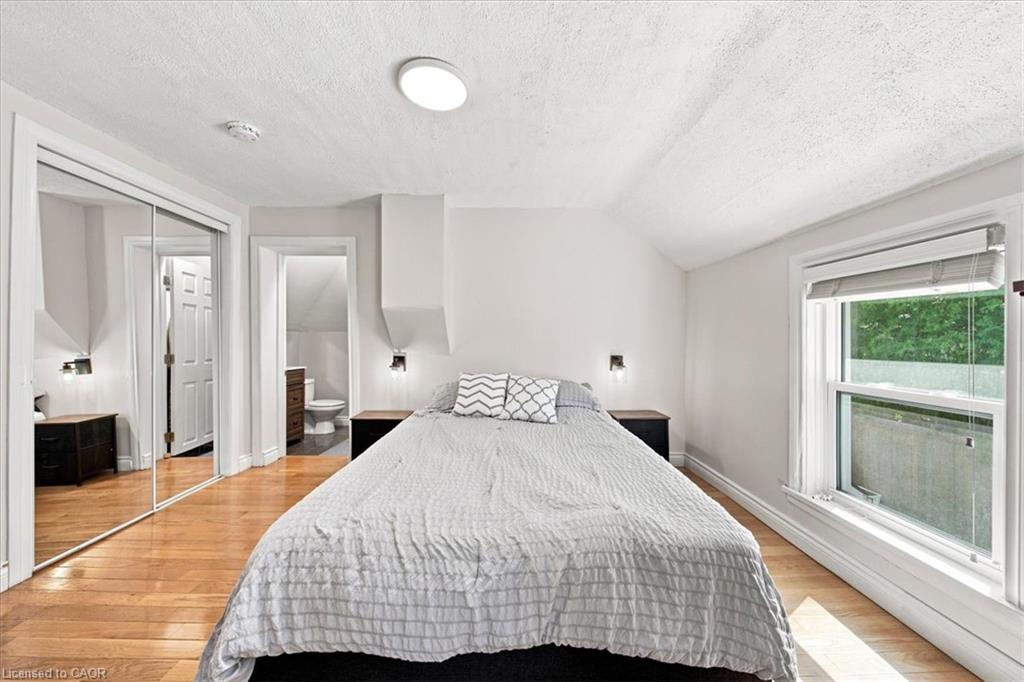 3 Queen Street S Property Photo 27