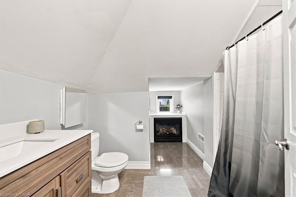 3 Queen Street S Property Photo 29