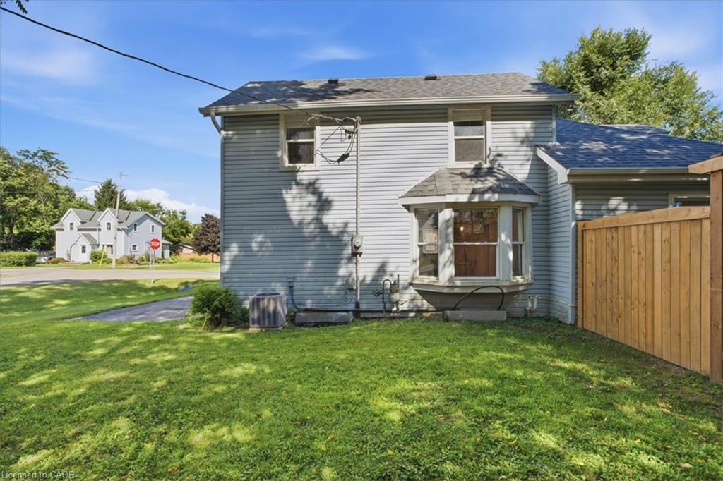 3 Queen Street S Property Photo 34