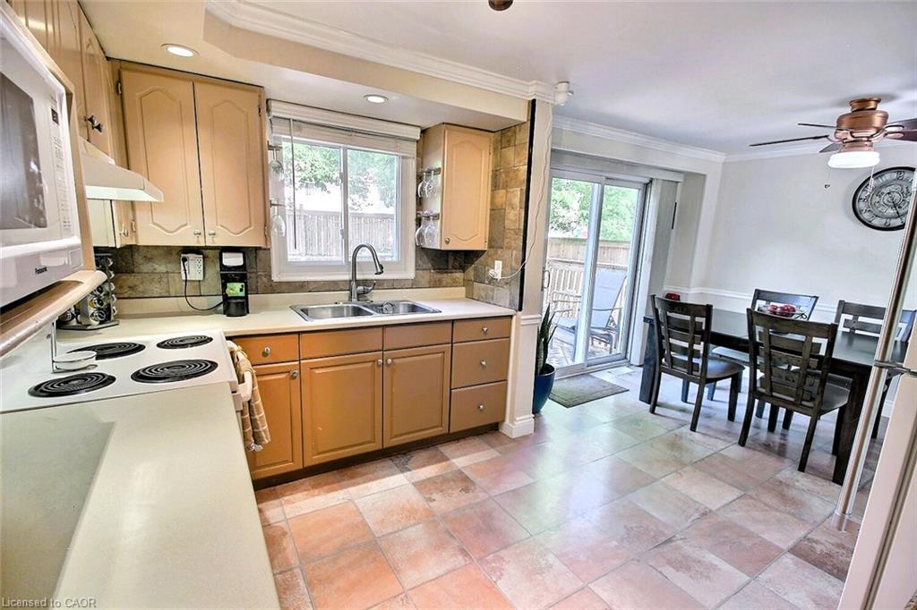 541 Parkview Crescent Property Photo 7
