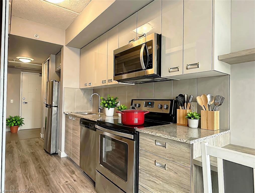 511-308 Lester Street Property Photo 1